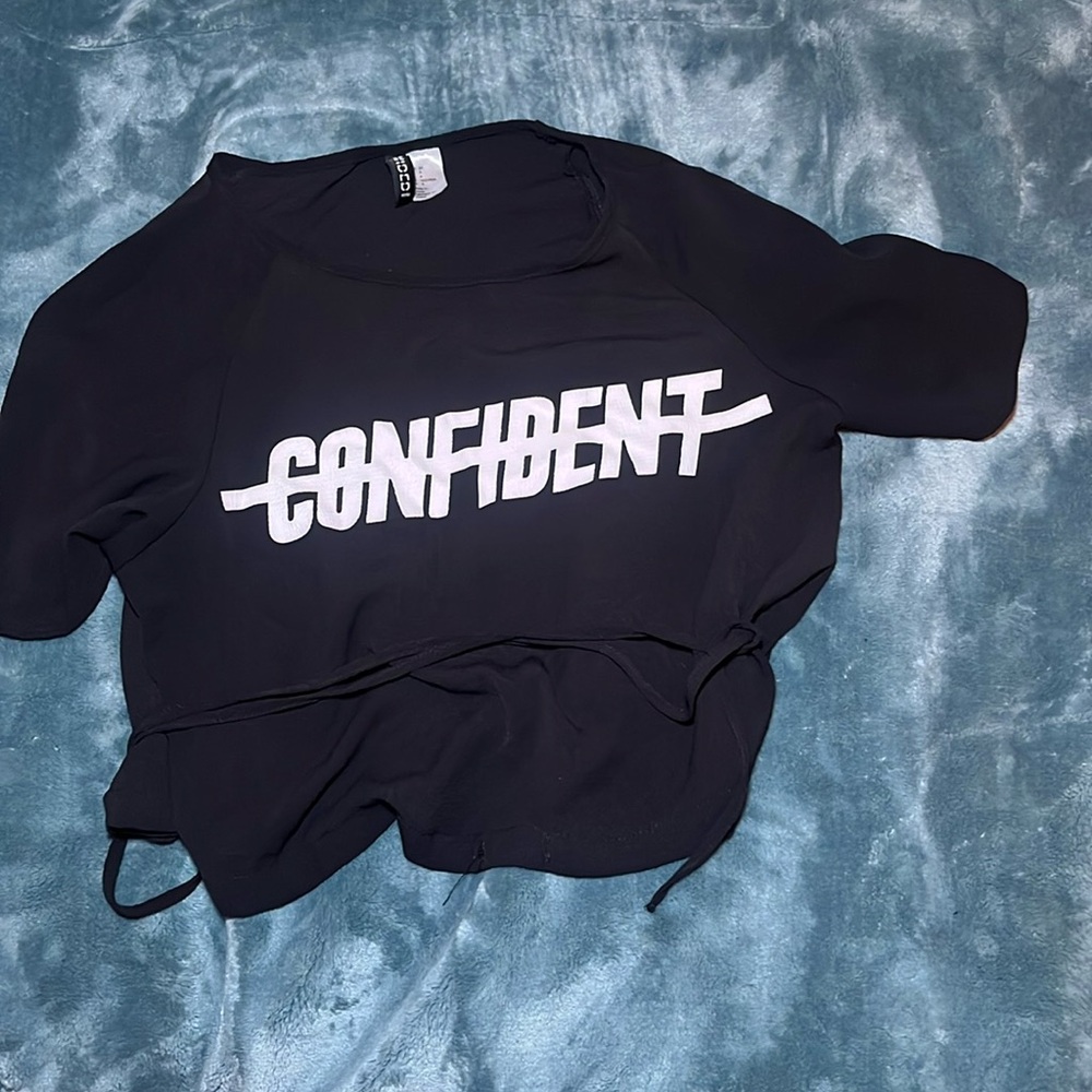 Black crop top Confident